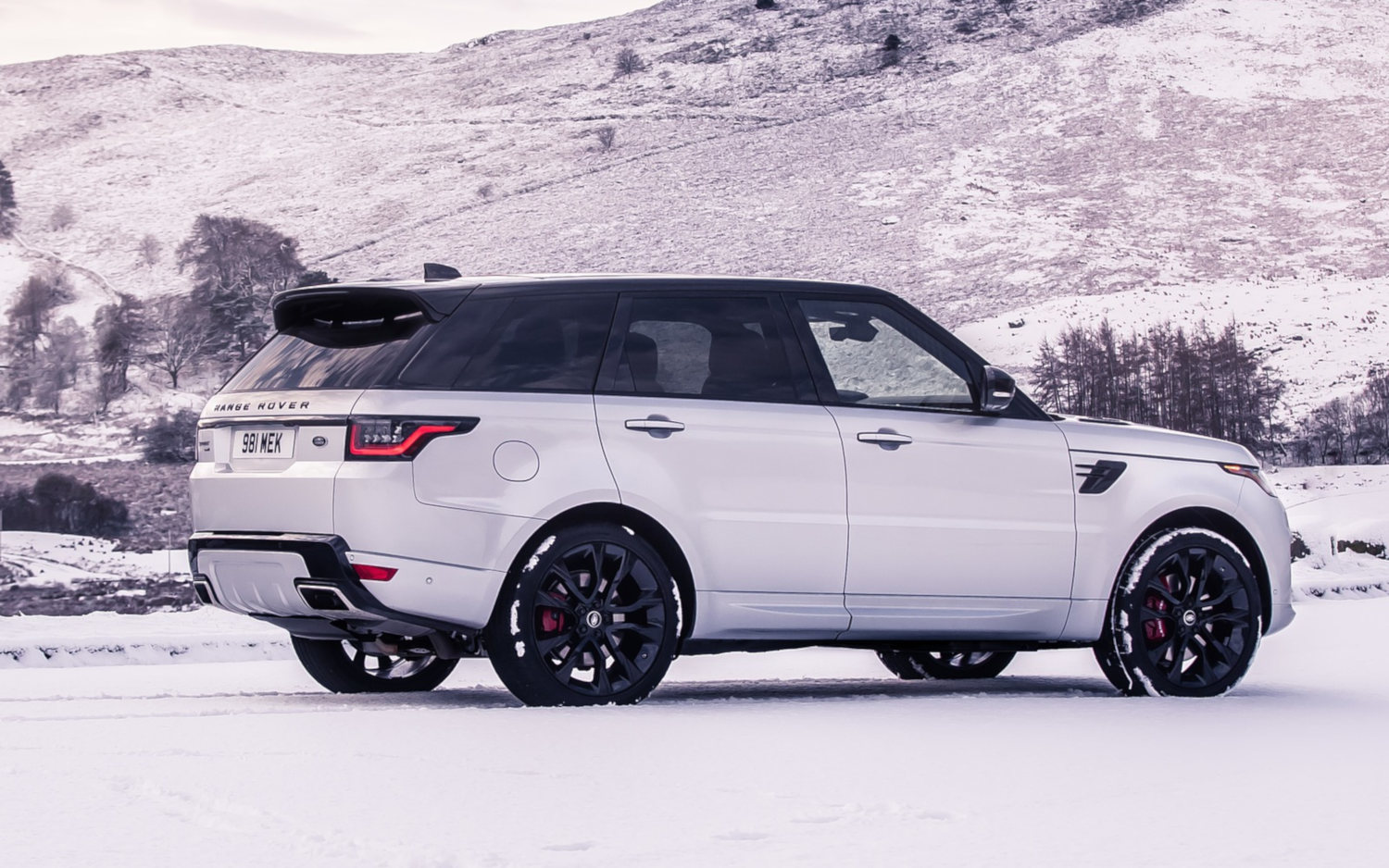 Comparison Land Rover Range Rover Sport HSE Silver Edition 2021